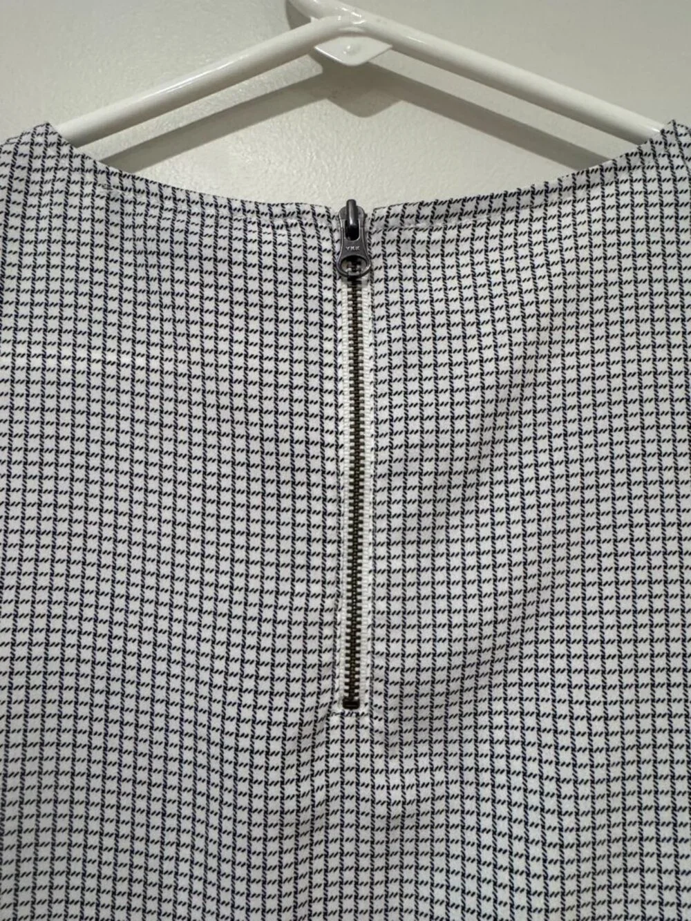 The Limited Sleeveless Checkered Blouse – Size M 🔥
